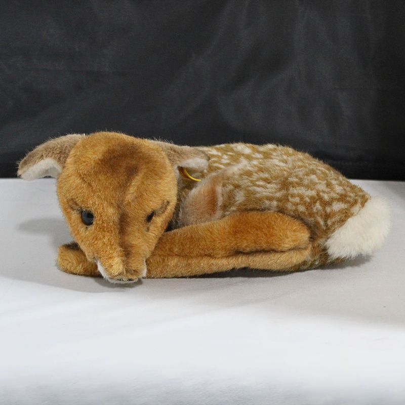 STEIFF Lorli spotted Fawn Baby Deer laying down realistic 12 in ear tag 1831/38