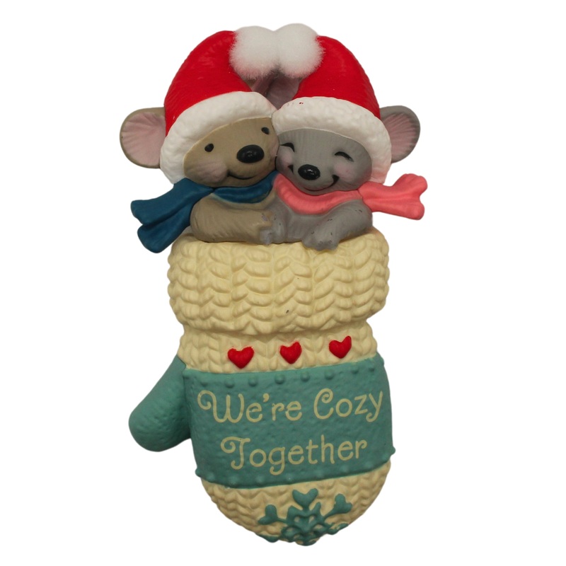 Hallmark Ornament: 2019 We're Cozy Together | QG02377