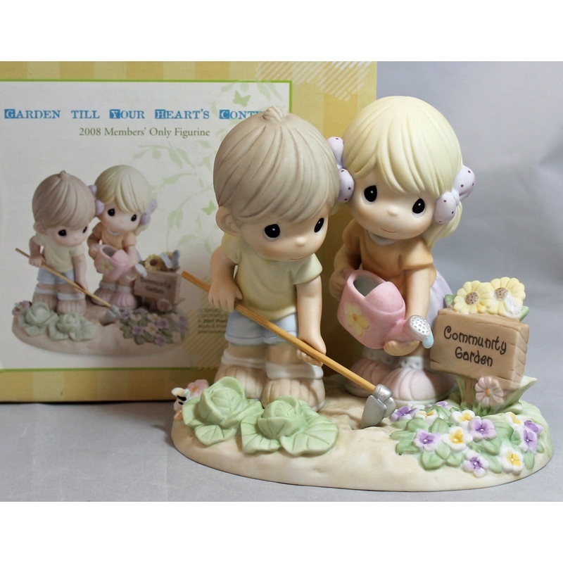 Precious Moments: CC890002 Tend to Others | Collectors Club