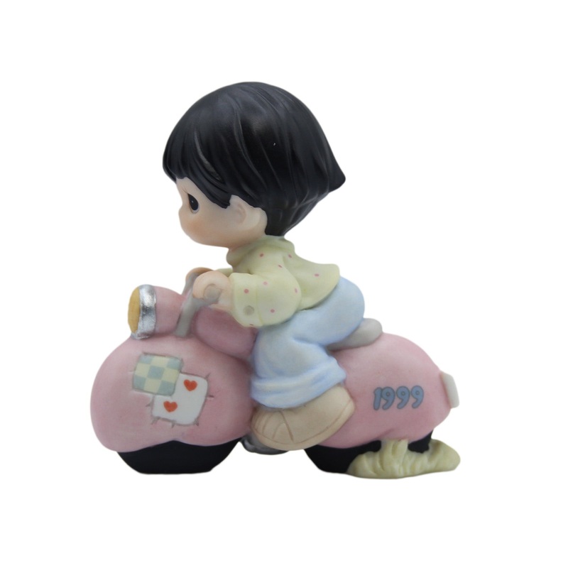 Precious Moments: 634999 Scootin' Your Way to a Perfect Day | Care-a-van Exclusive