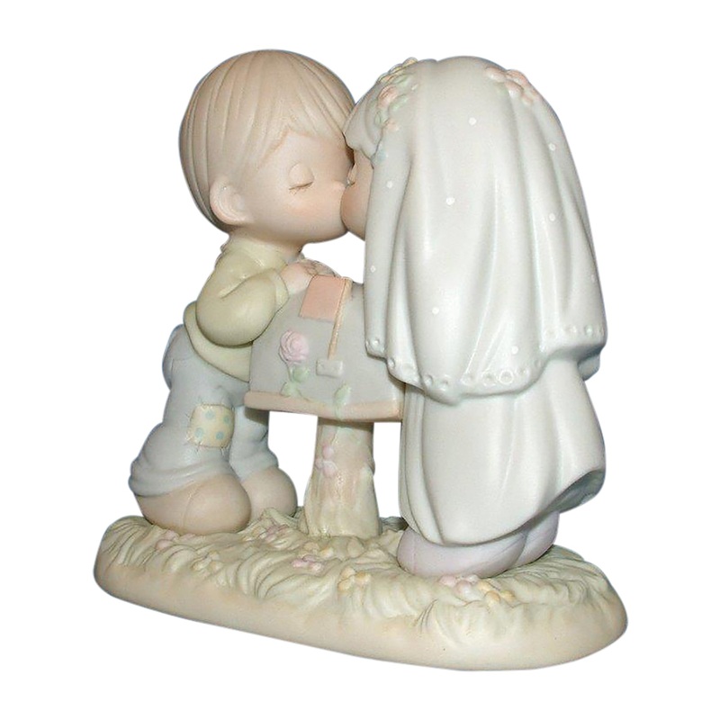 Precious Moments: 524441 Sealed with a Kiss