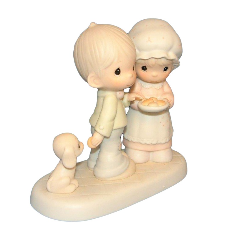 Precious Moments: 102490 Sharing our Christmas Together