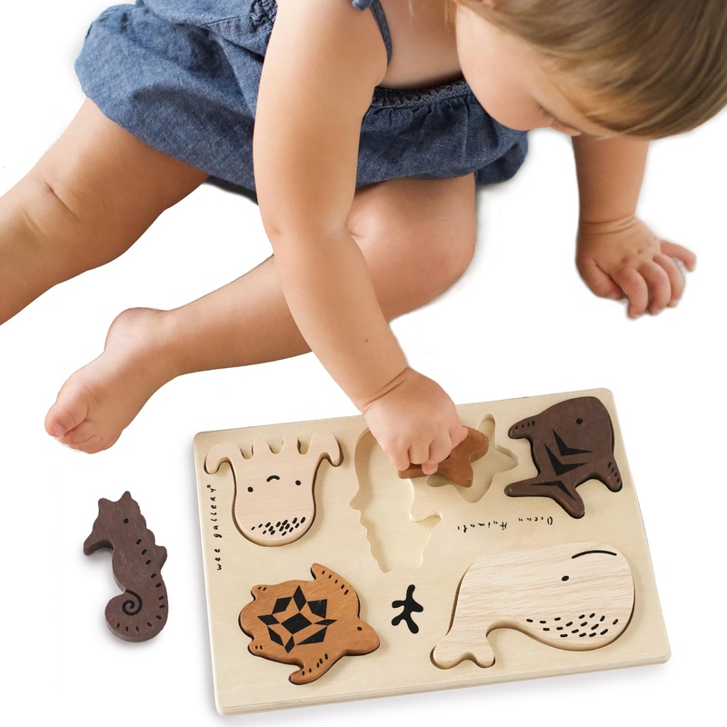 Wee Gallery Wooden Tray Puzzle Ocean Animals - Montessori Toys, Motor Skills Development, Early Learning Activity, Brain Games, Educational Toys For Kids, Toddler, Preschool Activities (Age 2 3 4)