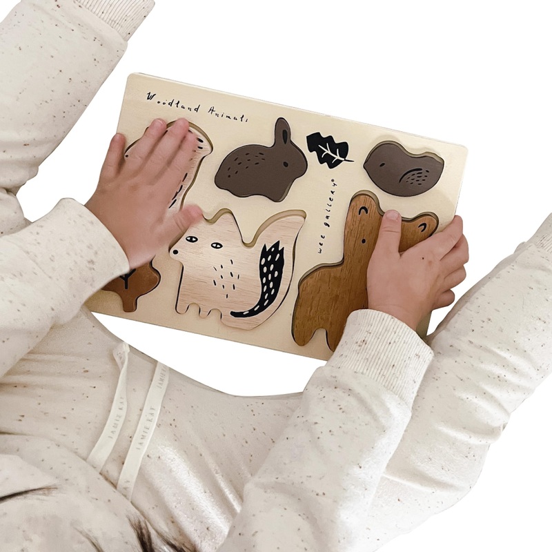 Wee Gallery Wooden Tray Puzzle Woodland Animals - Montessori Toys, Motor Skills Development, Early Learning Activity, Brain Games, Educational Toys For Kids, Toddler, Preschool Activities (Age 2 3 4)